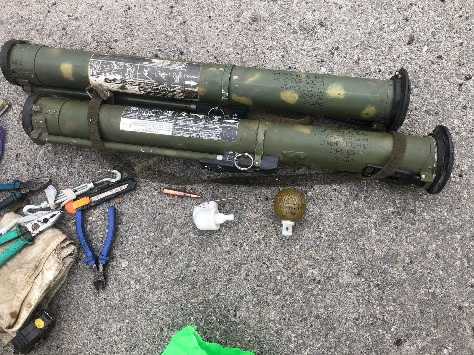 Знайшли арсенал зброї у автівках ВАЗ та Ford правоохоронці Харківщини