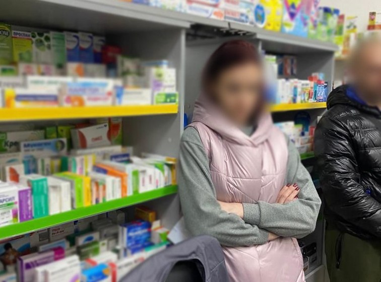 Продавала ліки з наркотиками без рецептів аптека у Харкові