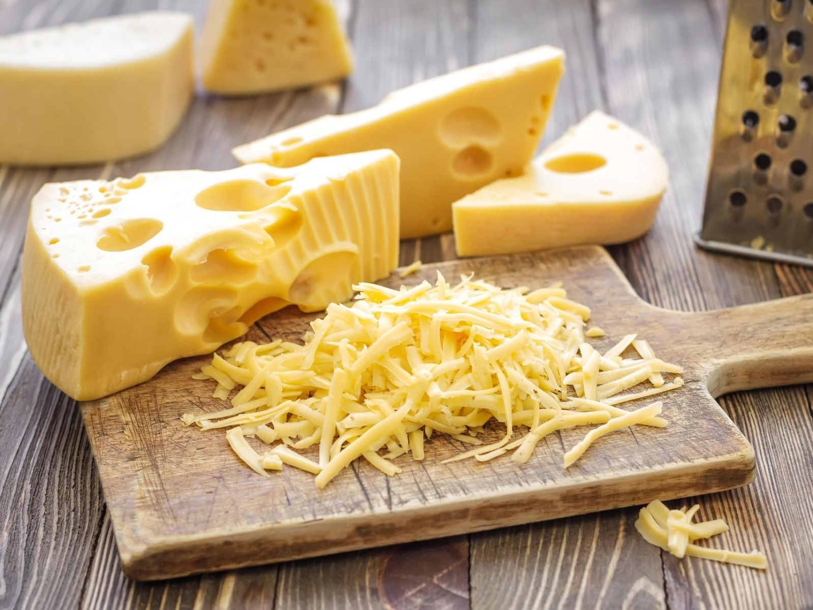 Як швидко натерти сир і чим можна замінити тертку, якщо її немає на кухні