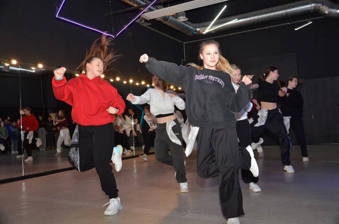 У Харкові пройшов майстер-клас з танцю K-pop для дітей з багатодітних сімей
