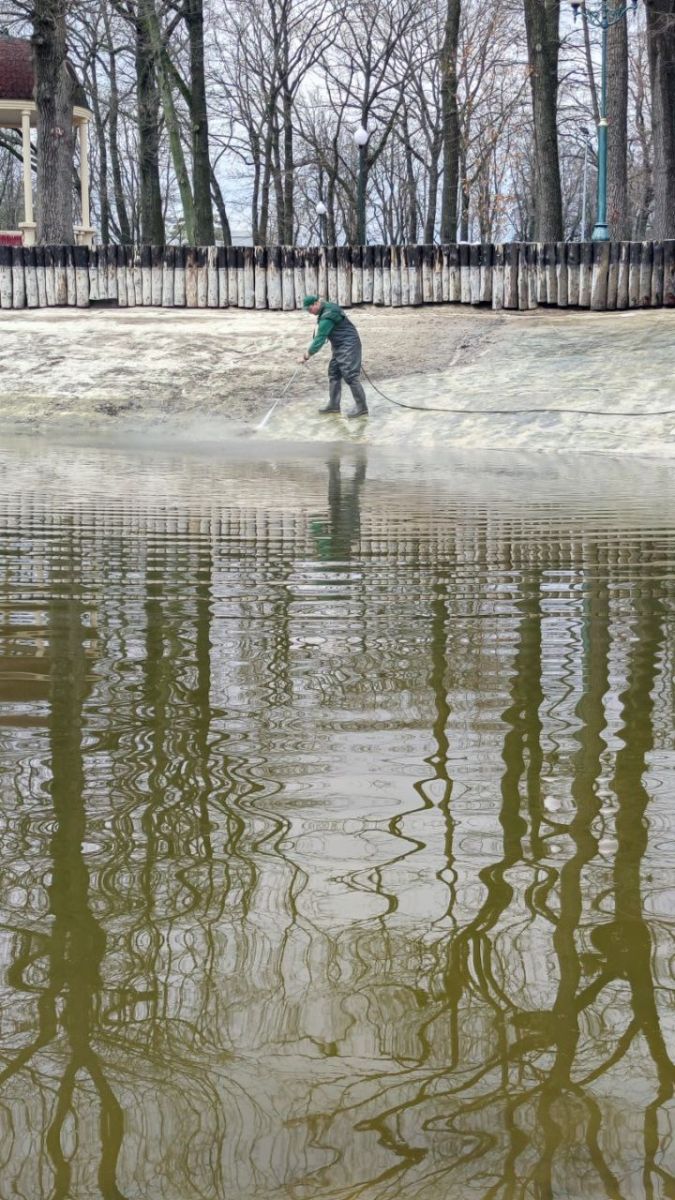 Відновляють озеро у Центральному парку Харкова
