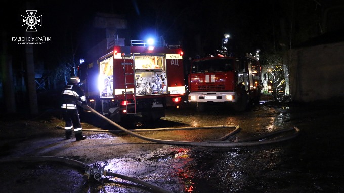 У Харкові на промисловому підприємстві  рятувальники ДСНС гасили пожежу майже сім годин.