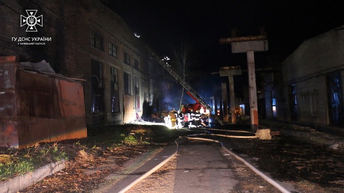 У Харкові на промисловому підприємстві  рятувальники ДСНС гасили пожежу майже сім годин.