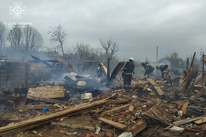 У місті Вовчанську Харківської області під час проведення аварійно-рятувальних робіт на місці авіаудару знайдено тіла 2-х загиблих осіб