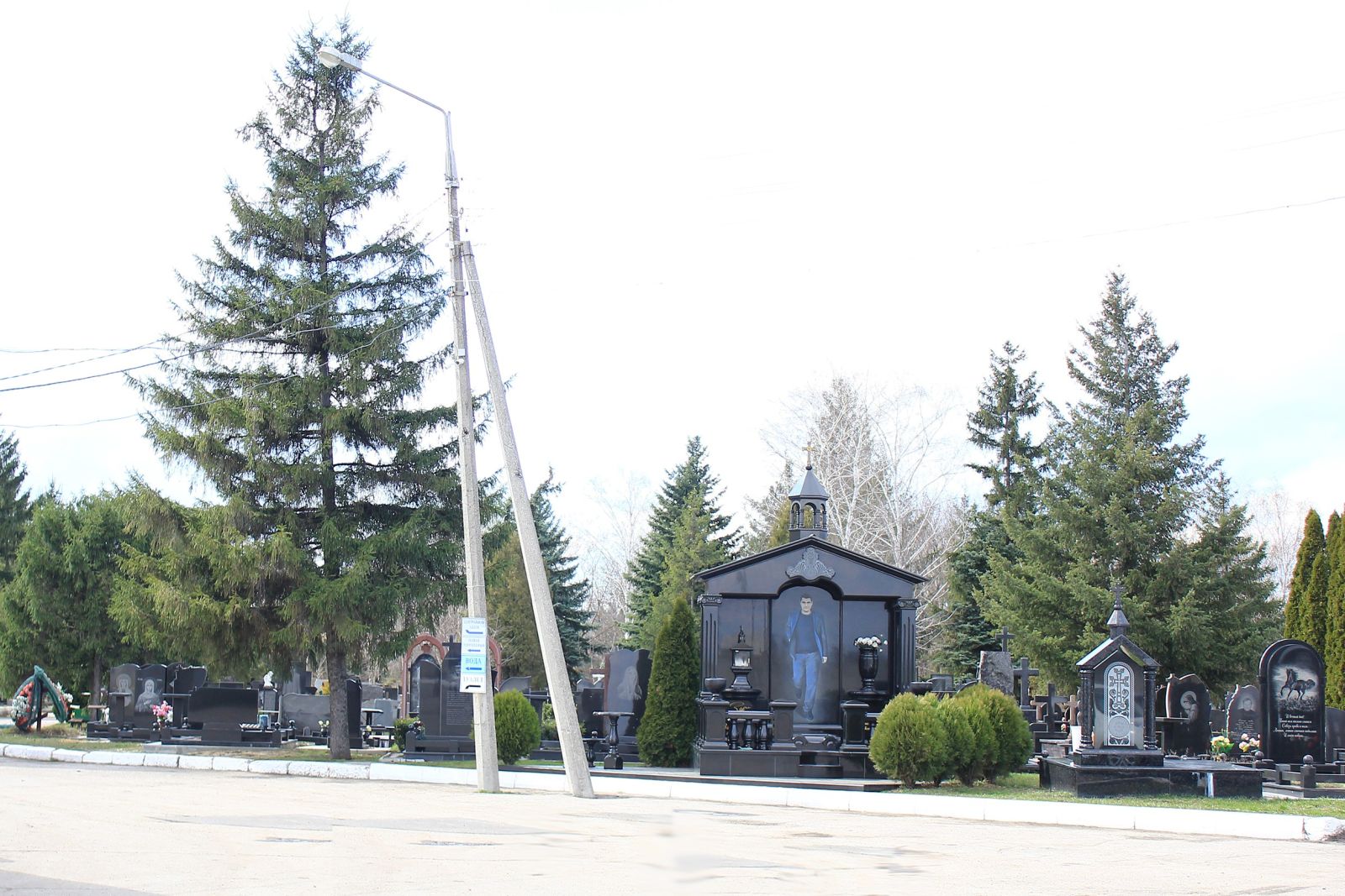 Залишаються закритими для відвідувачів три кладовища у Харкові