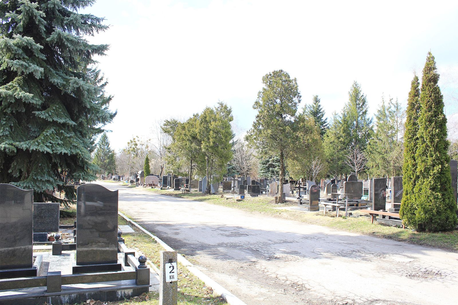 Залишаються закритими для відвідувачів три кладовища у Харкові