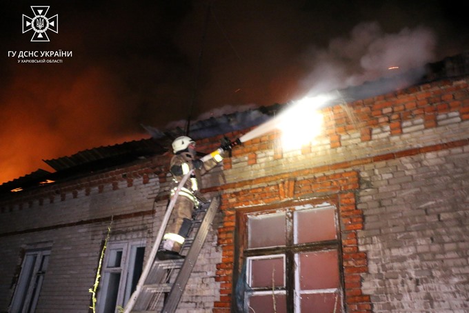 Пожежа сталася у будинку барачного типу на вулиці Заречній, 13 у селі Слобідське, Харківського район