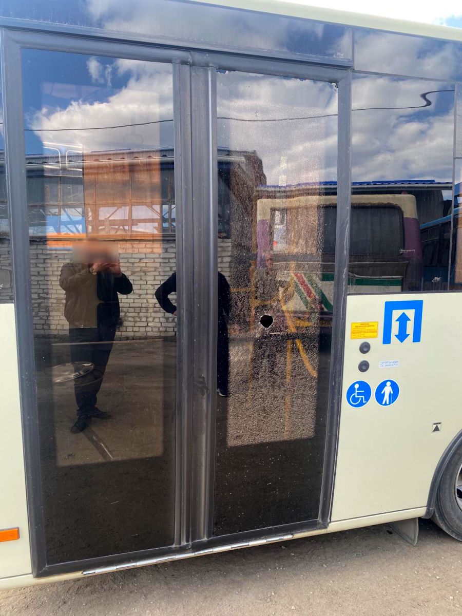 На Харківщині обстріляно соціальний автобус місії Проліска з 36 пасажирами