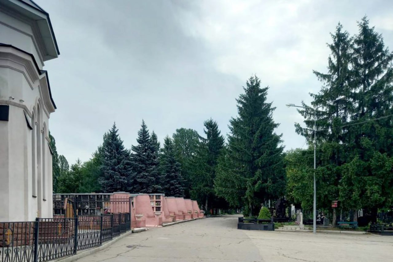 Заборонили відвідувати ще один цвинтар через небезпеку у Харкові