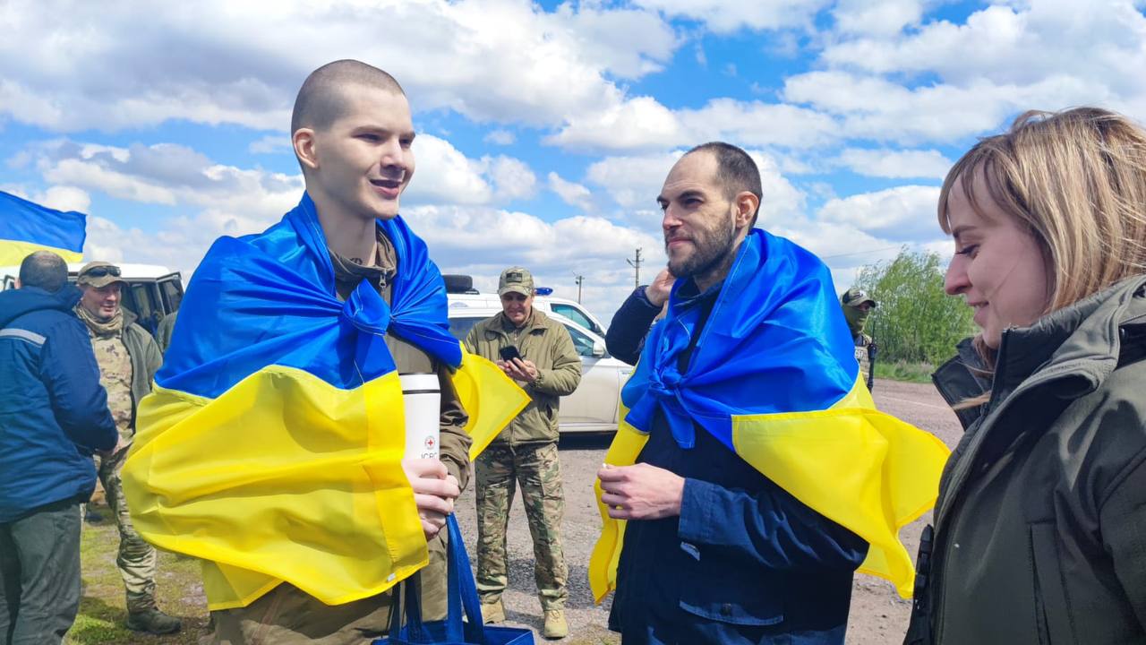 Звільнені з росйського полону ще 45 воїнів, які захищали Азовсталь