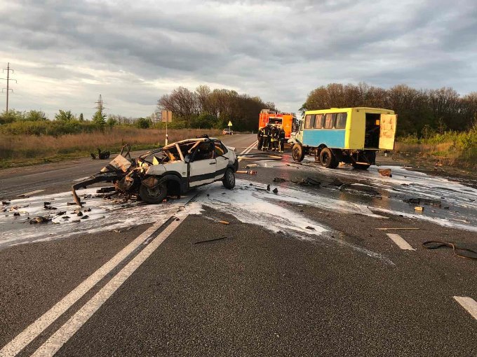 У результаті аварії на автомобільній дорозі Київ - Харків - Довжанський загинув водій