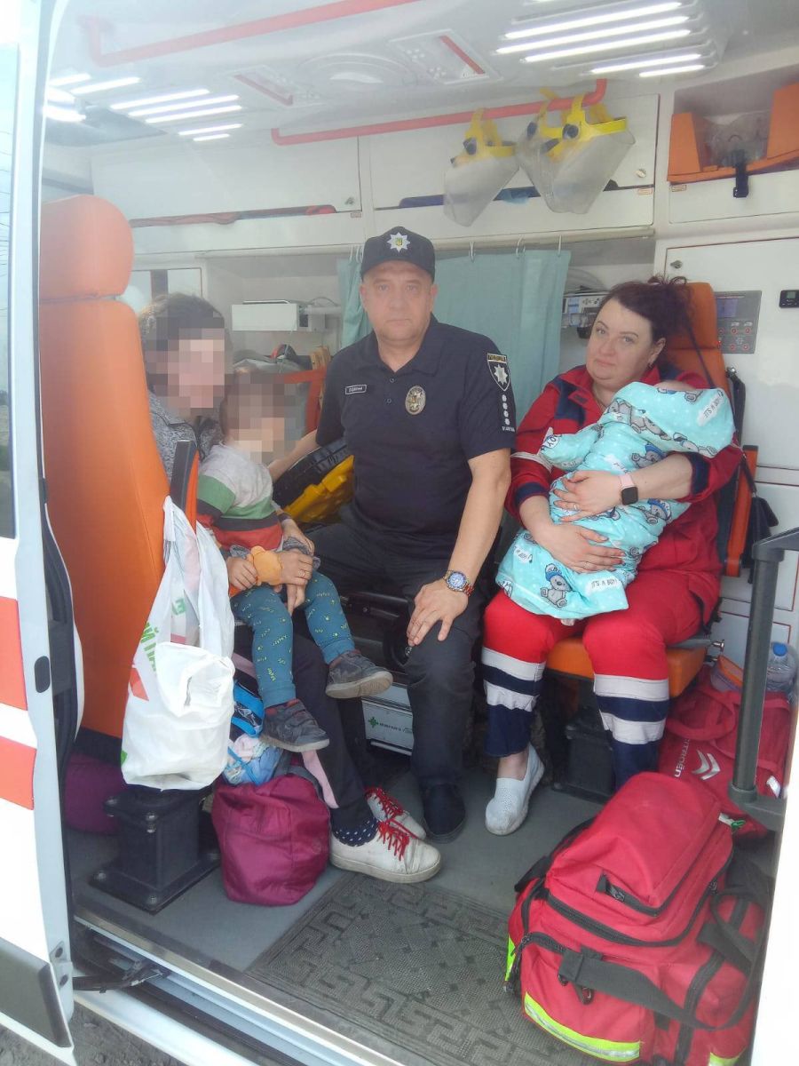 Врятували немовля поліцейські на Харківщині