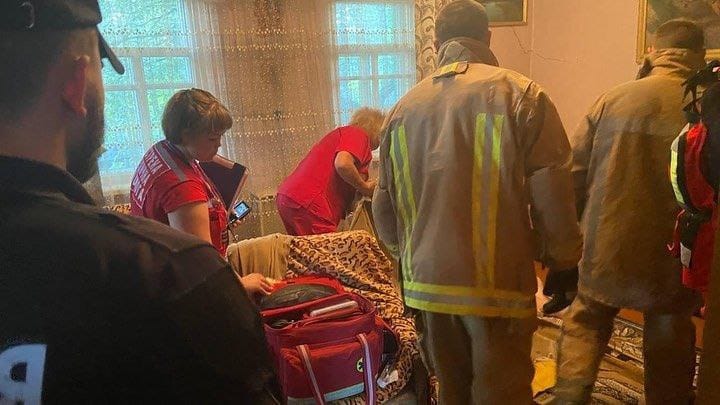У Люботині рятувальники ДСНС допомогли лікарям швидкої допомоги врятувати людину