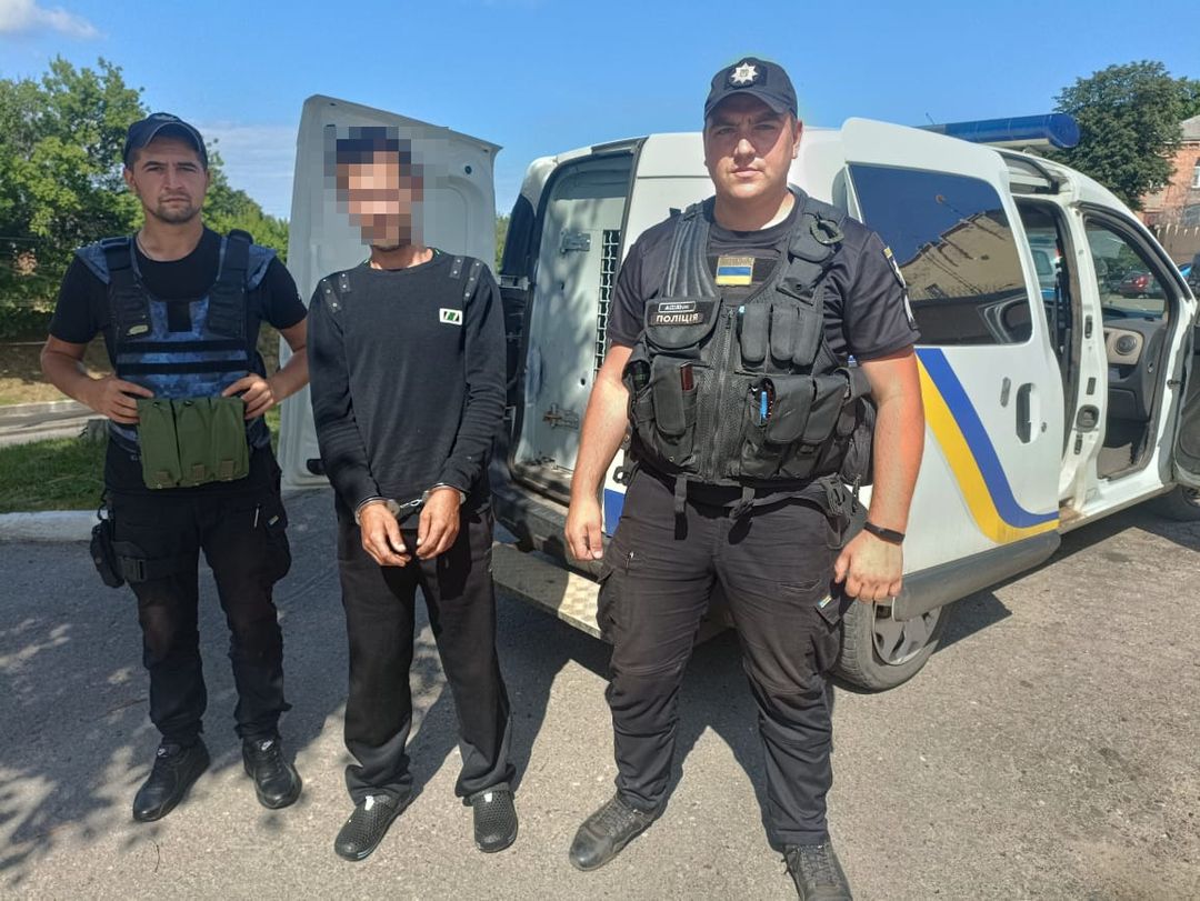 На Харківщині поліцейські затримали чоловіка за розбещення неповнолітніх