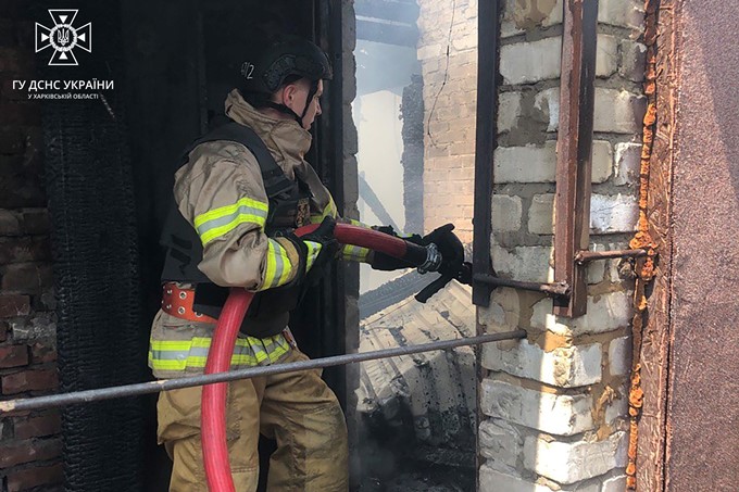 Пожежа у Вовчанську внаслідок обстрілів