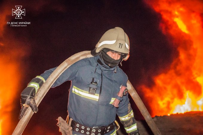У Харкові гасили пожежу на газогоні по проспекту Гагаріна: відео, фото