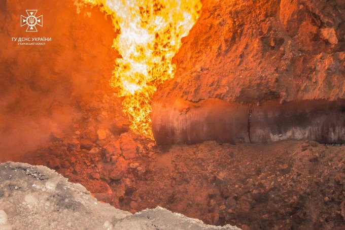 У Харкові гасили пожежу на газогоні по проспекту Гагаріна: відео, фото