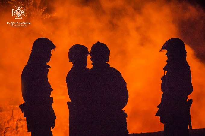 У Харкові гасили пожежу на газогоні по проспекту Гагаріна: відео, фото