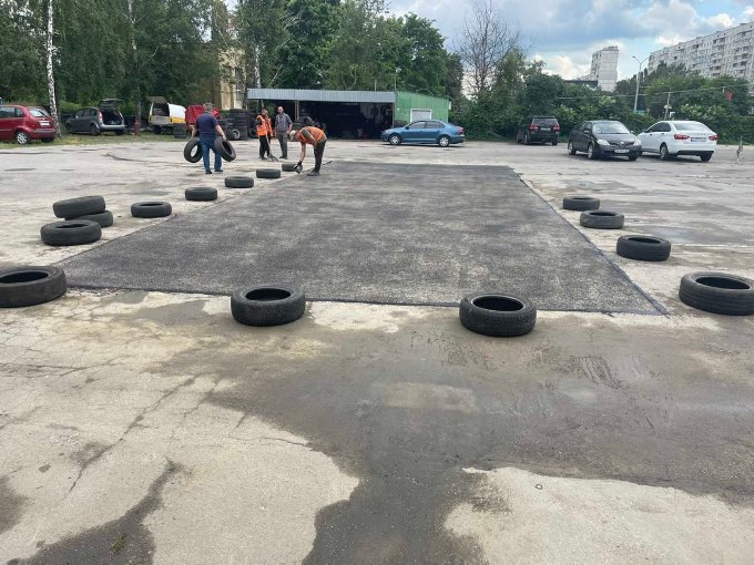 Бригади КП Шляхрембуд відновлюють асфальтобетонне покриття на вулицях Харкова