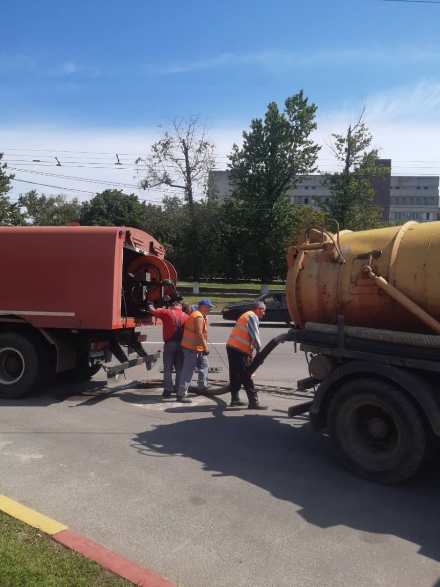 Прибрали берега Немишлі та Лозовеньківського водосховища харківські комунальники