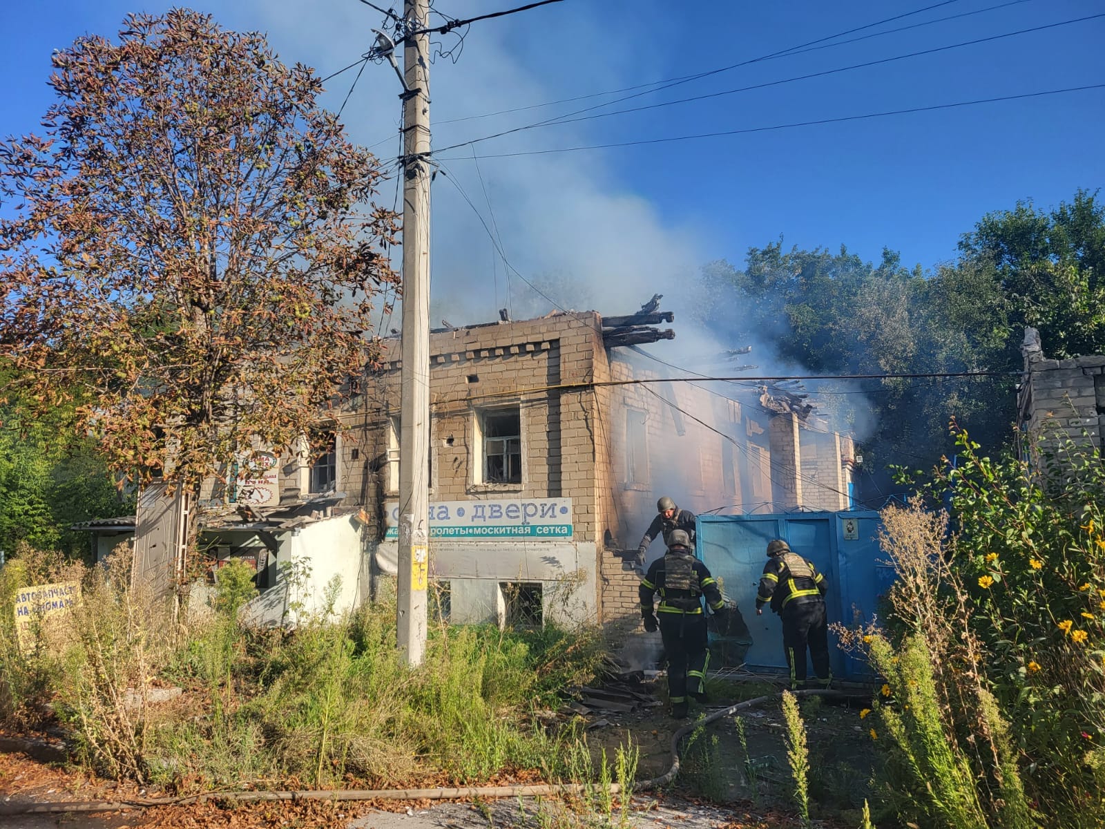 У місті Куп'янськ Харківської області рятувальники оперативно ліквідували пожежу, спричинену ворожими обстрілами