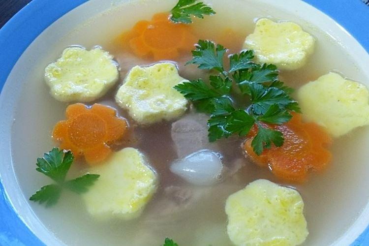 Як приготувати дієтичний суп із омлетом