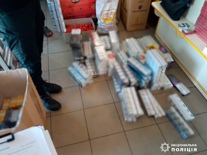 Поліцейські Харківщини вилучили близько півтори тисячі пачок цигарок без марок акцизного збору