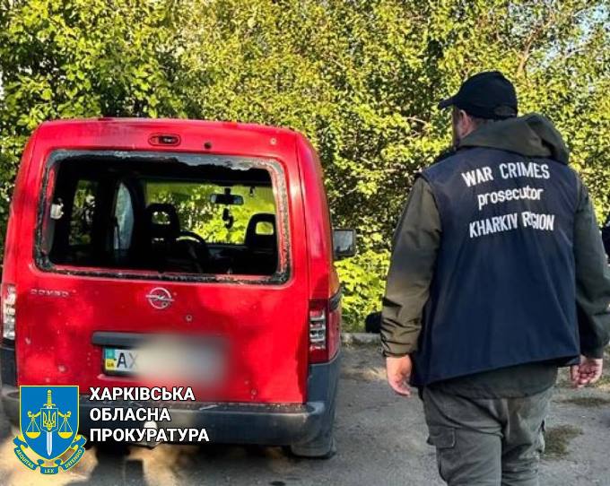 Прокурори зафіксували наслідки російських обстрілів міста Вовчанськ та смт Великий Бурлук
