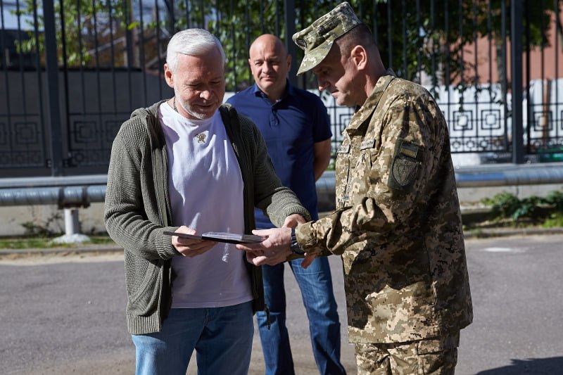 Відзначив військовослужбовців 164-ї радіотехнічної Слобідської бригади мер Харкова Ігор Терехов