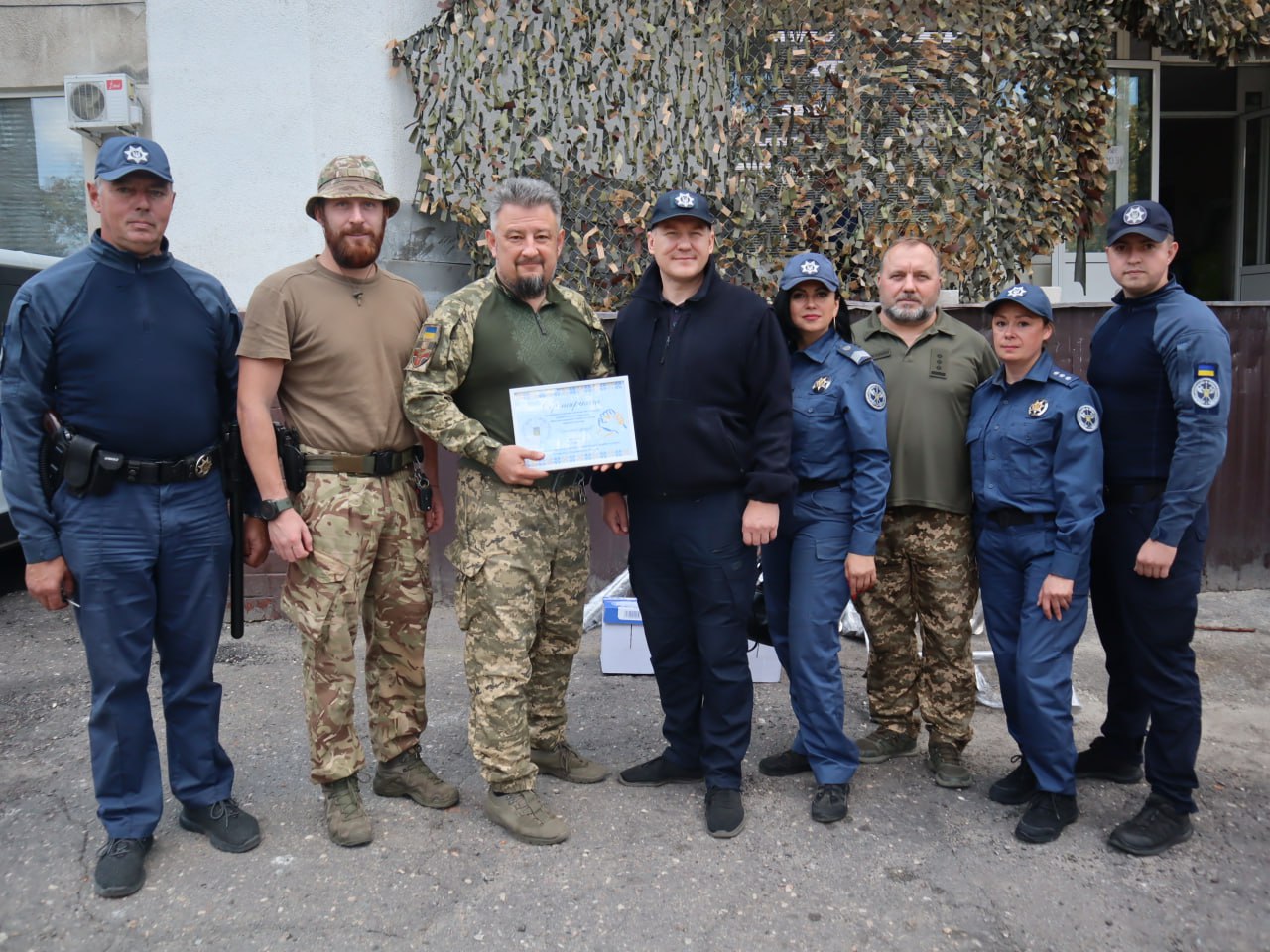 Судові охоронці Харківщини передали благодійну допомогу одному з військових медичних закладів Харкова.