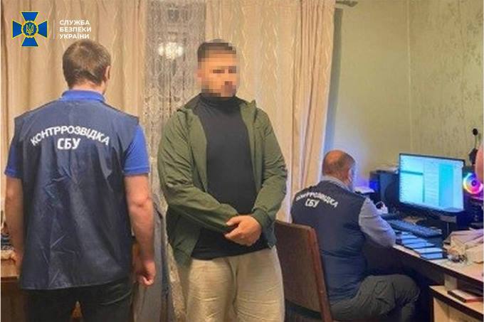 СБУ затримала працівника фармацевтичної компанії Харківщини, який за гроші коригував ракетні удари рф