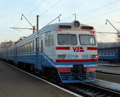 Внаслідок негоди затримуєтьсмя прибуття електропотягів до Золочева та Ізюму зі станції Харків-Левада.