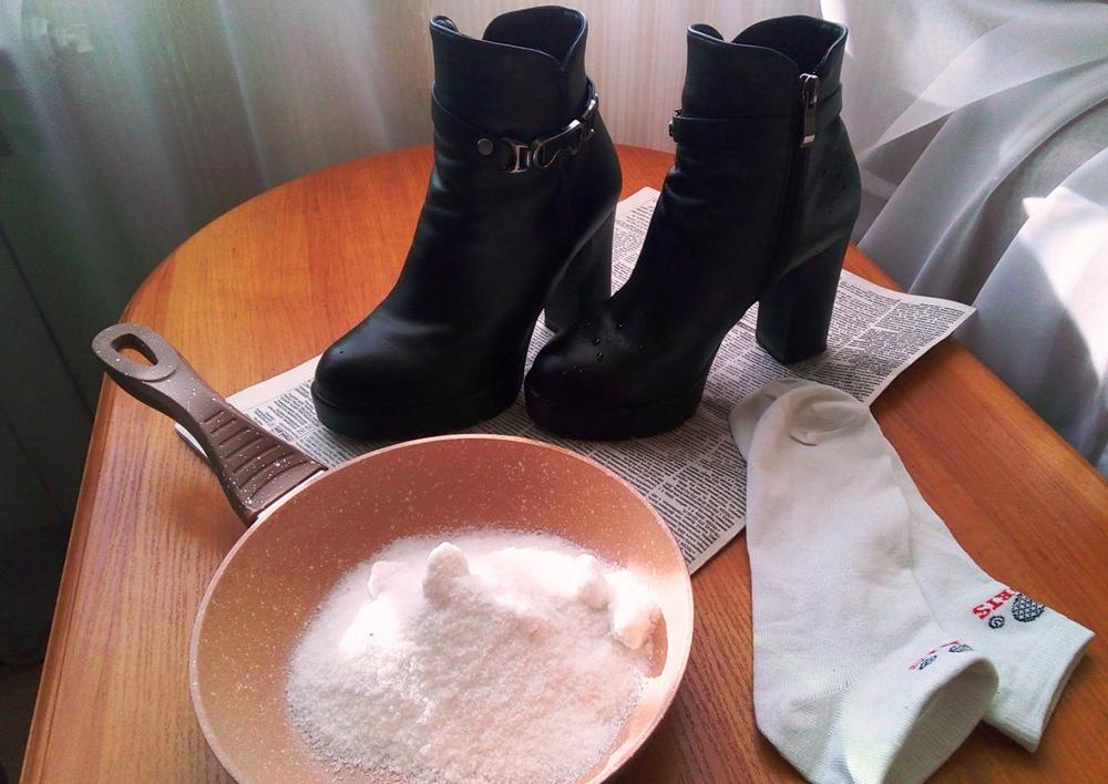 Як швидко висушити мокре взуття за допомогою солі: корисні лайфхаки
