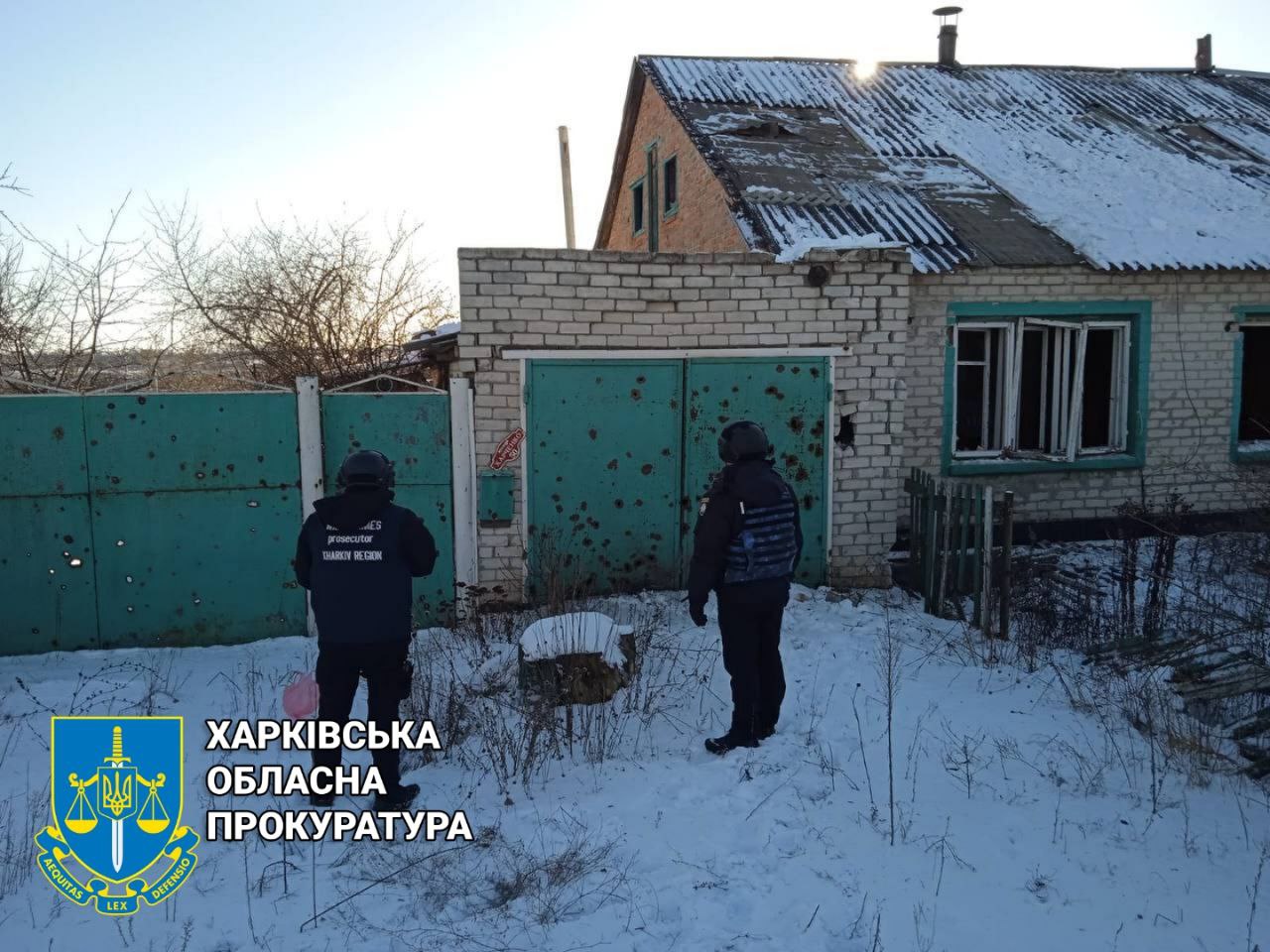 Пошкодив приватні будівлі та склад  авіабомбами ворог на Харківщині