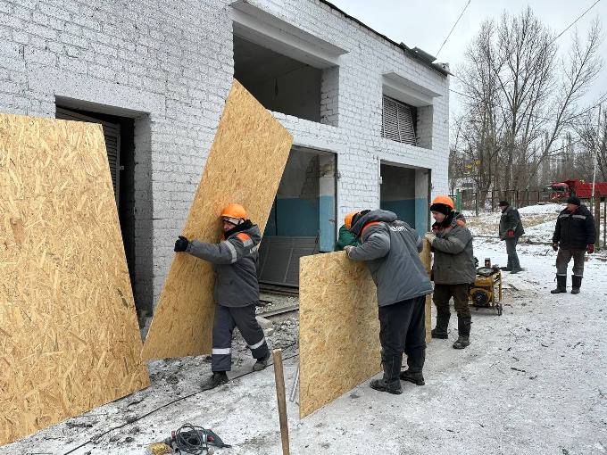 Фахівці "Харківобленерго" працюють над відновленням електропостачання в Київському районі Харкова