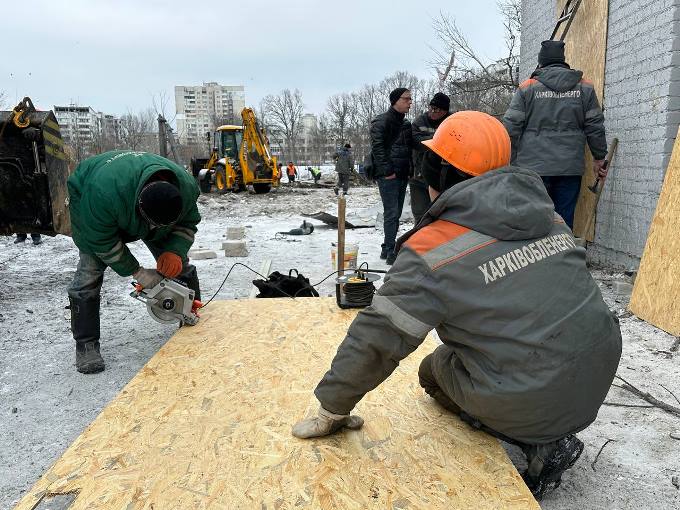 Фахівці "Харківобленерго" працюють над відновленням електропостачання в Київському районі Харкова