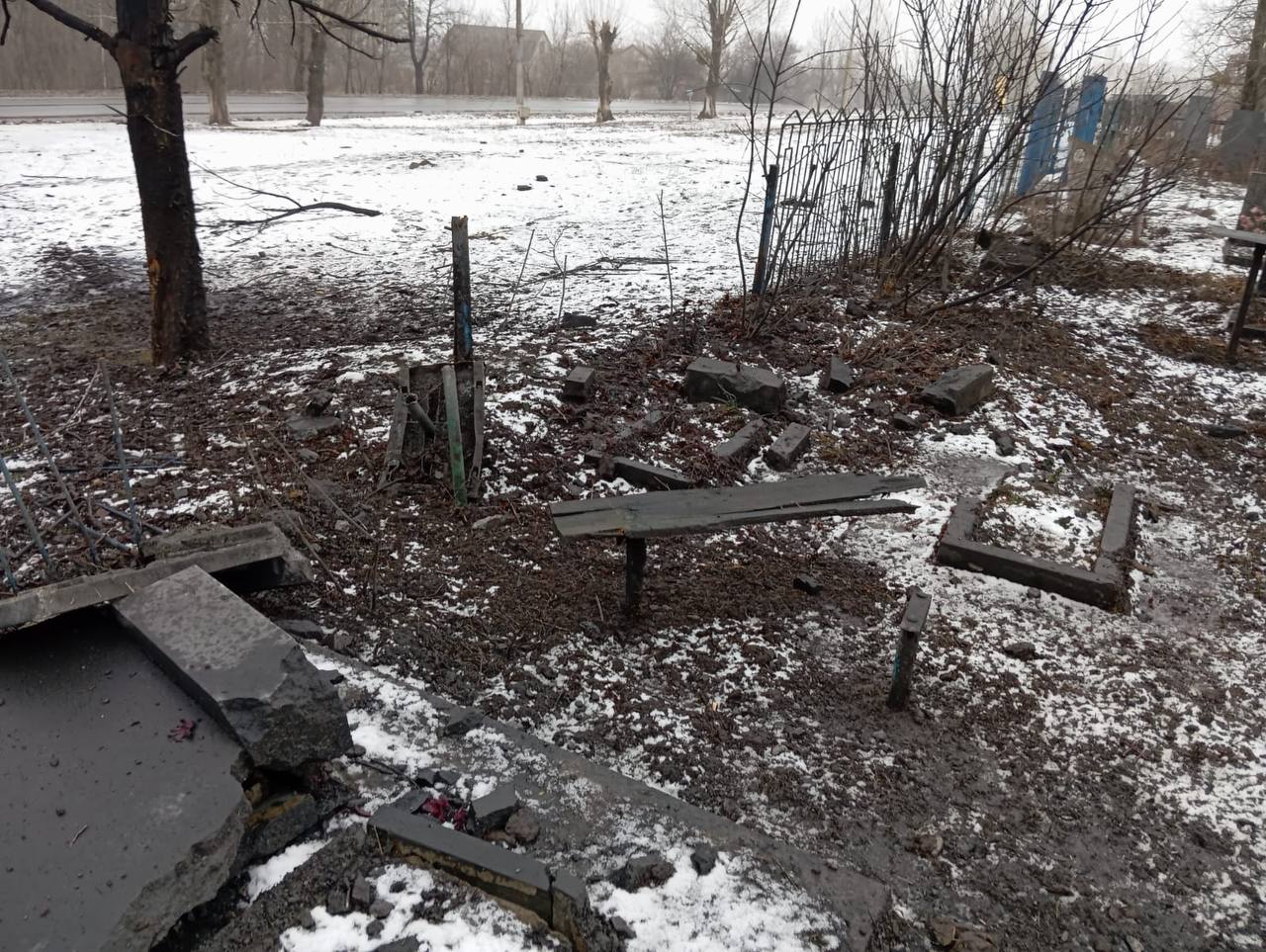 Гатили по мирним селищам та намагалися штурмувати позиції ЗСУ окупанти на Харківщині
