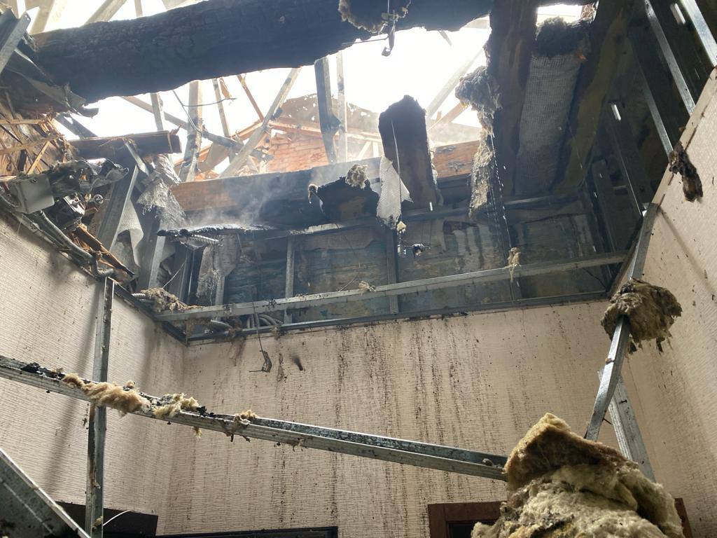 Зруйновала двоповерховий багатоквартирний будинок авіабомба ворога на Харківщині