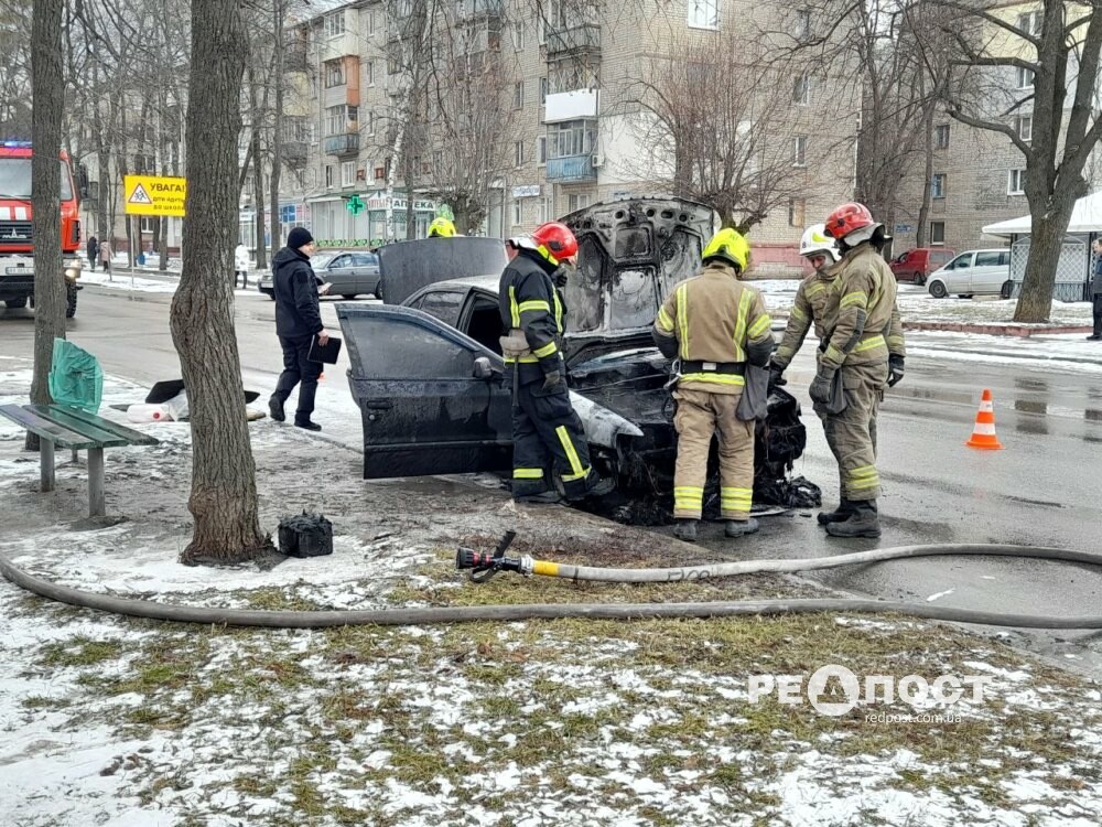 У Харкові на проспекті Альошина сталася пожежа в автомобілі