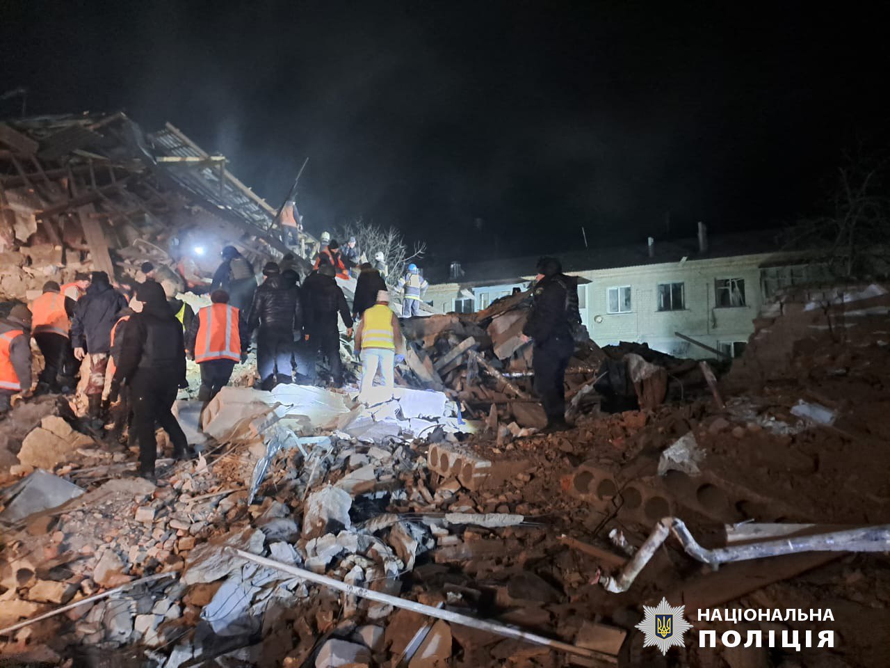 Вбили двох цивільних громадян окупанти на Харківщині, фото зруйнованої будівлі