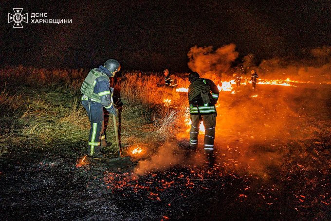 Біля села під Харковом рятувальники 13 годин гасили 7 гектарів пожежі