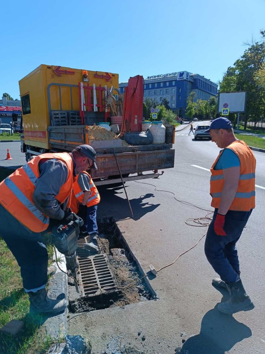 Впорядкували зливи та водойми комунальники Харкова