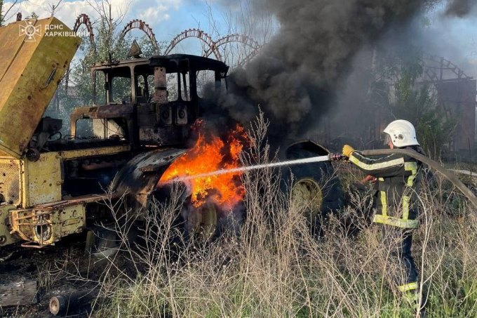 Новини Харкова: фото гасіння пожежі у селі Черкаські Тишки