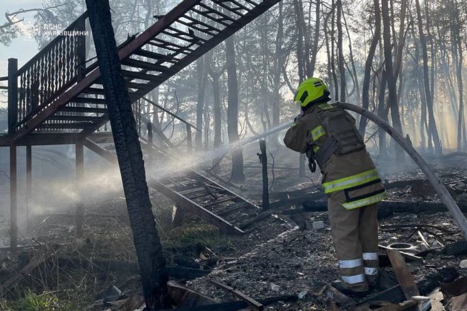 Новини Харкова: фото гасіння пожежі у селі Черкаські Тишки