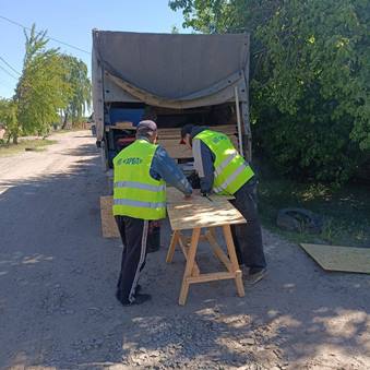 ліквідують наслідки ракетного удару