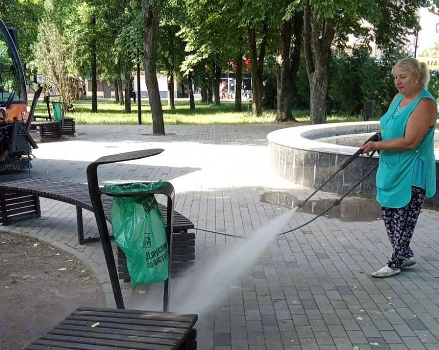 Впорядковують місця відпочинку Харкова комунальники