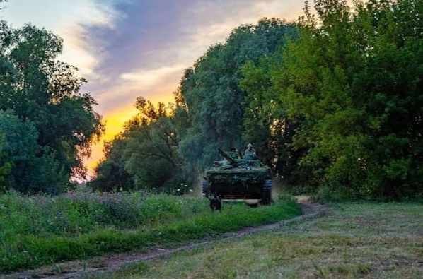 Руйнують КАБами п'ять та не полишають спроб  захопити шість селищ Харківщини загарбники