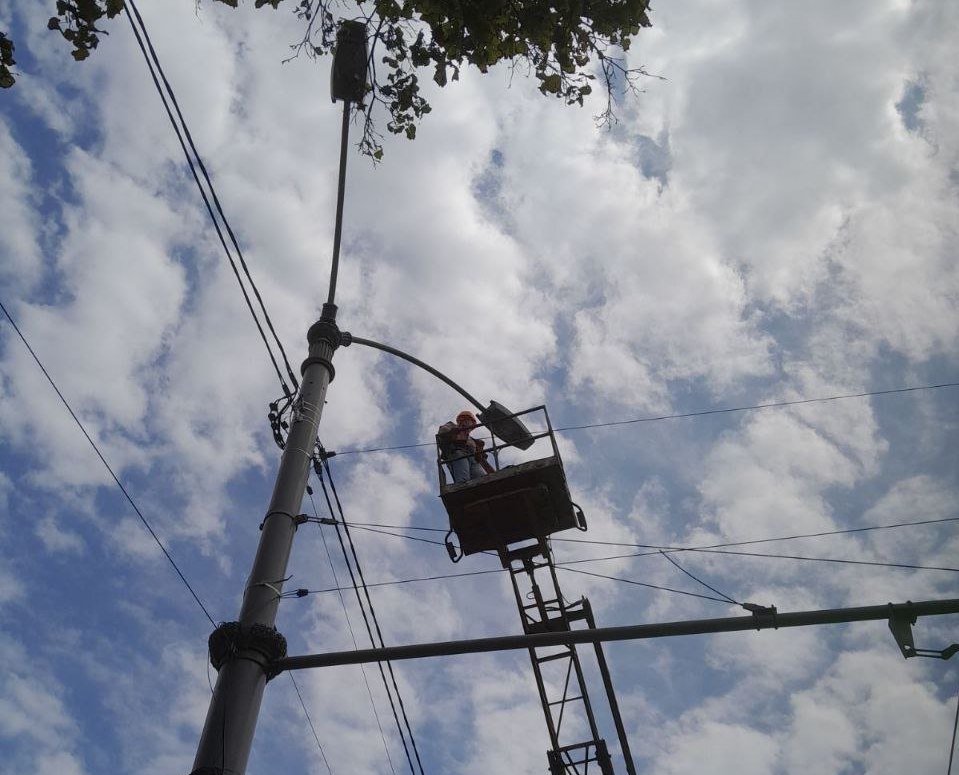 Ліквідували майже чотири десятки аварій на електромережах комунальники: Новини Харкова