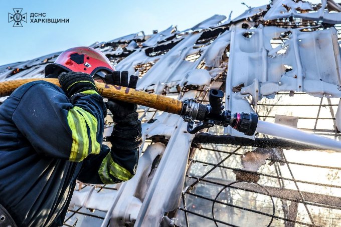 Новини Харкова: пожежу в ангарі Слобідського району ліквідовано