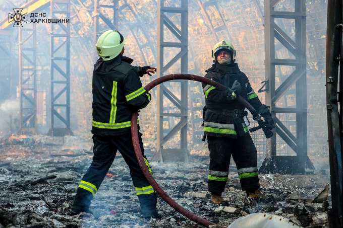 Новини Харкова: пожежу в ангарі Слобідського району ліквідовано